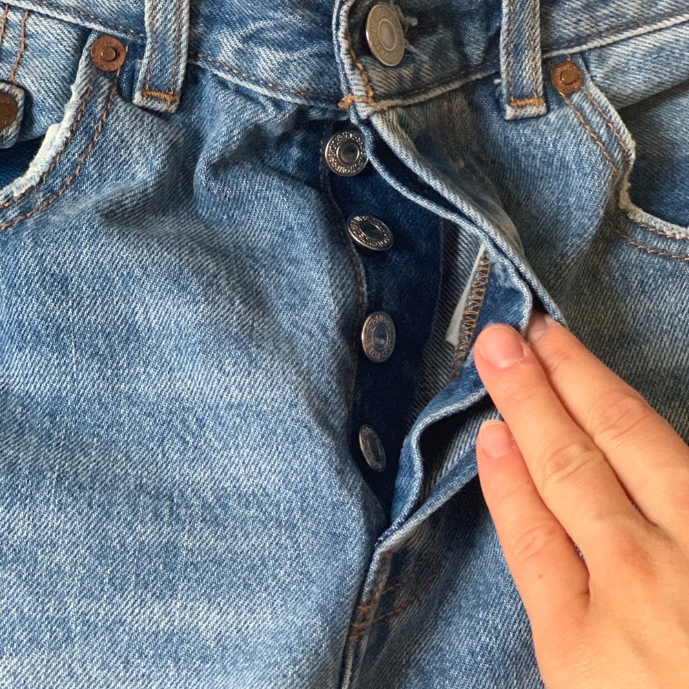 Levi’s Wide Leg Cropped Ripped Jeans - Picture 6 of 8